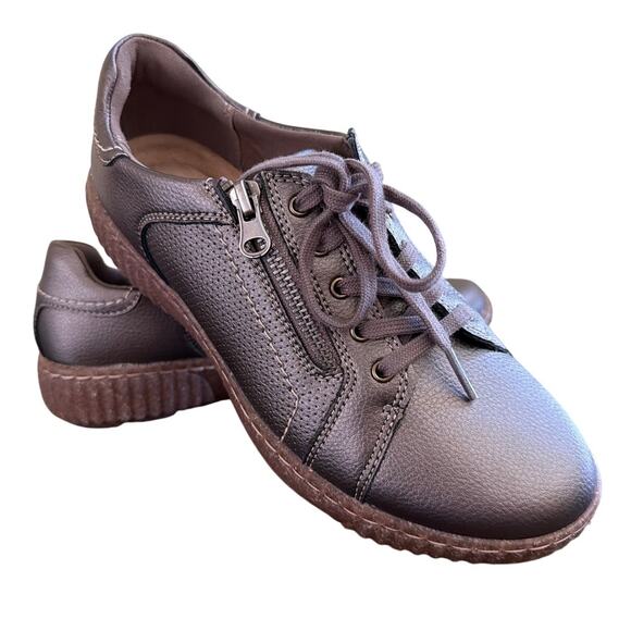 Clarks Shoes - Clarks Collection Caroline Jenna Casual Comfort Shoes Women's 7.5 Sneakers